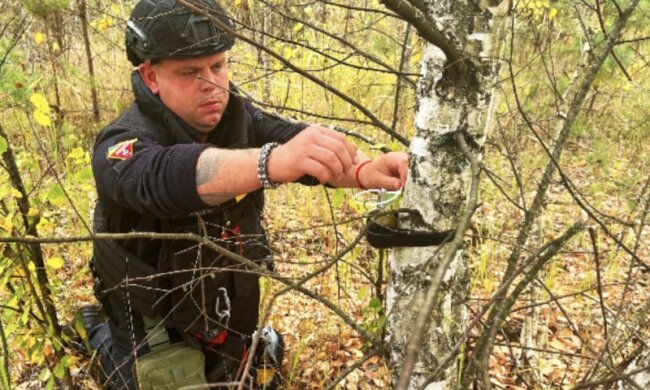 У лісі недалеко від Києва виявили вибухонебезпечний предмет - розтяжку з гранатою