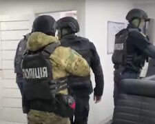 Поліція викрила колекторів, які тероризували педколектив школи на Київщині (відео)