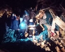 Окупанти скинули 3 авіабомби на селище під Харковом: серед загиблих 7-річна дитина