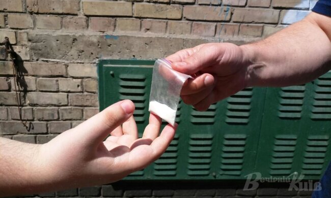 У Києві судитимуть наркоділка у погонах