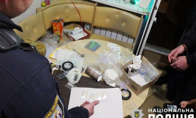 У столиці затримали 19-річного луганчанина, що намагався продати понад 2,5 кг різних наркотичних препаратів