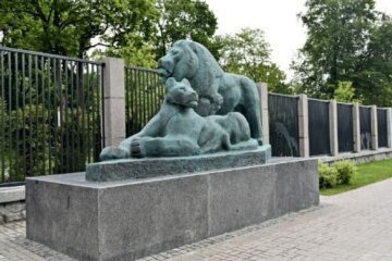 Бронзові леви повернулись до Київського зоопарку (фото)