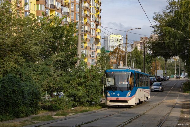 У Києві на маршруті № 18 почали курсувати нові трамваї українського виробника