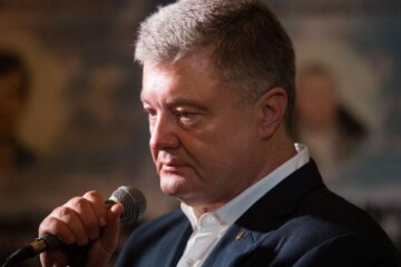 Порошенко пообіцяв повернути назви проспектів Шухевича і Бандери