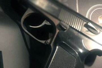 Вирішив не платити: у Києві пасажир ледь не застрелив таксиста