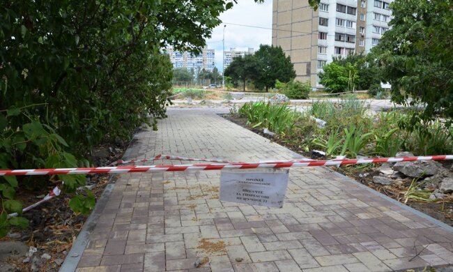 Розпочався капремонт: Липову алею на Троєщині зроблять комфортнішою для відпочинку (фото)