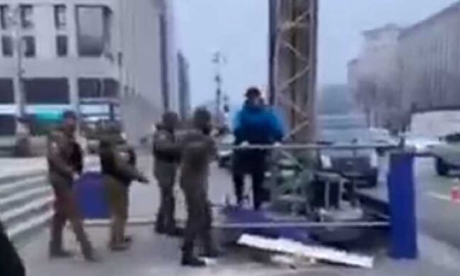 Розгром Ханукії на Майдані: суд зобов’язав поліцію відкрити справу проти вандала