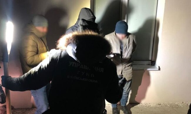 Поліцейські на Київщині отримали поранення при затриманні бандитів (відео)