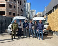 Волонтери повезли два буса з гуманітарною допомогою в Сумську область