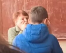 Батько наш Бандера: учні київської школи “тролять” вчительку піснею (відео)