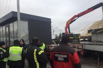 Київ продовжує демонтаж незаконних АЗС
