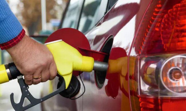 Цінове ралі на АЗС: пальне стрімко дорожчає через глобальну напругу