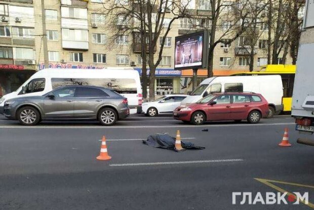 Смертельна ДТП у Києві: автівка збила пішохода