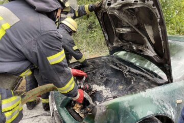 Спалахнула автівка