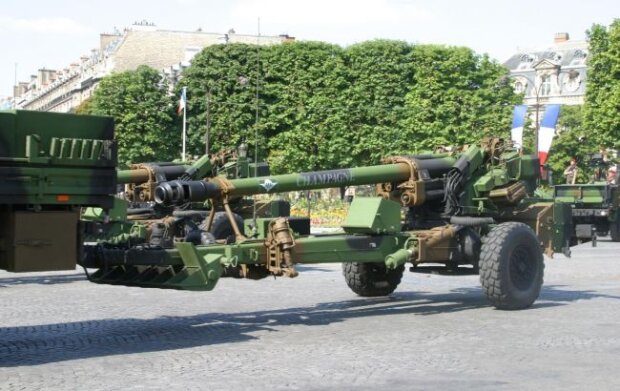 Франція передала Україні шість гаубиць TRF1