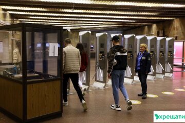 У столичному метрополітені продовжується заміна вивісок після перейменування станцій