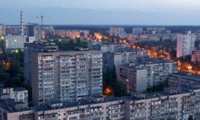 У Києві обстріляли житловий масив Виноградар (відео)