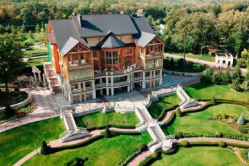 В справі Межигір’я звинувачують вісьмох осіб