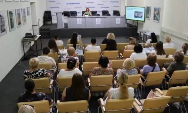 У Києві провели фінальний тренінг для жінок-лідерок з протидії дезінформації