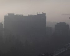 Через пожежі навколо Києва столицю затягнуло димом
