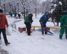 Після потужного снігопаду столицю відкопують 4,5 тис. комунальників
