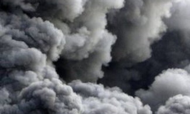 Одну зі столичних вулиць накрило клубами диму