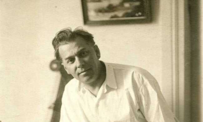 У музеї Шевченка виставили унікальний портрет Павла Тичини та його особисті речі