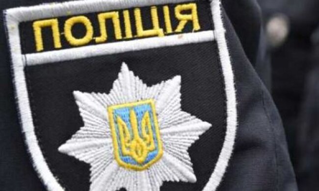 Поліція врятувала чоловіка, який облив себе бензином і намагався підпалити