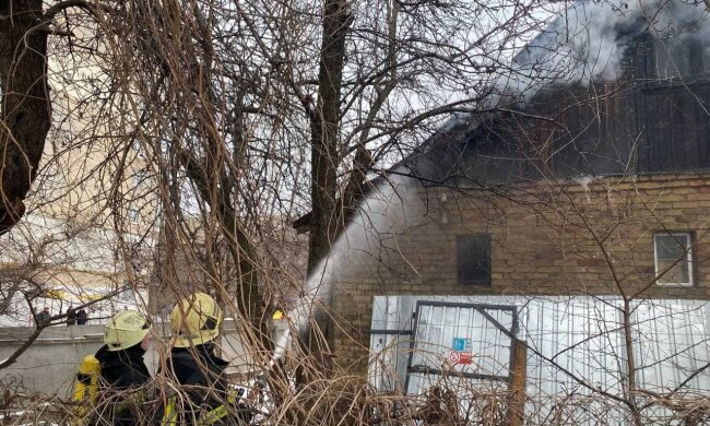 У Голосіївському районі під час пожежі обгоріла жінка
