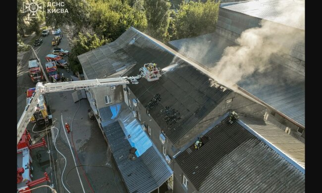 У столиці відбулась масштабна пожежа в адмінбудівлі