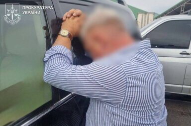 Фейкова інвалідність за 10 тисяч доларів: у Києві затримали екснардепа та його спільника!