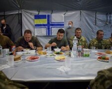 Скандальне фото обіду Зеленського та Єрмака на Донбасі: військовим не дали їжі (фото)