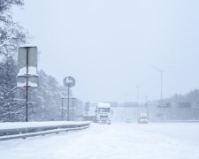 На Київщину насуваються сильні снігопади — у КОВА закликали виконувати рекомендації