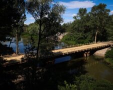На Київщині тимчасово обмежили рух мостом у селі Лебедівка у Вишгородському районі через його аварійний стан