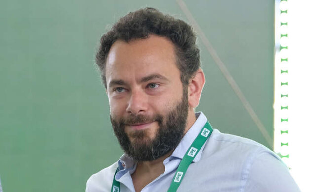 Забрали одну з шести, пересів на іншу: автівку Дубінського евакуювали в центрі Києва