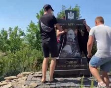 Окупанти знесли пам’ятник Герою України Василю Сліпаку у Маріуполі