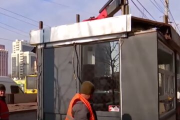 Біля станції «Либідська» прибрали незаконні МАФи