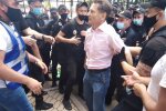 Заламували руки та забирали намети: в Києві поліція поштовхалась с гірниками (фото, відео)
