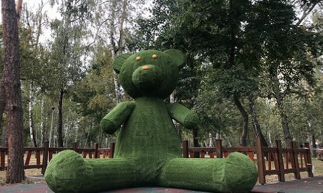 В оновленому парку “Перемога” у ведмедя поцупили бант