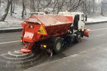 В Києві очікується ожеледиця: на вулиці столиці вийшла спецтехніка
