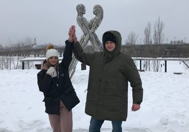 Закохана пара в Києві скувала себе ланцюгом