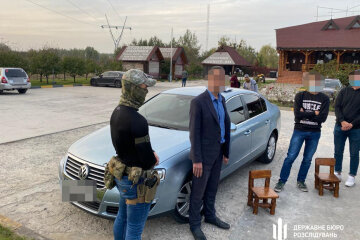 Начальника відділу одного з митних постів «Київ-південно-західний» затримали на хабарі
