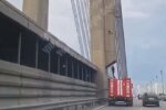 З Південного мосту рятувальники зняли малолітніх руферів (відео)