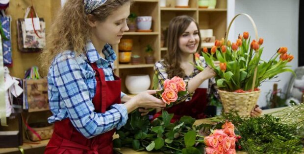 У Києві молодий хлопець нахабно обікрав квітковий магазин (відео)