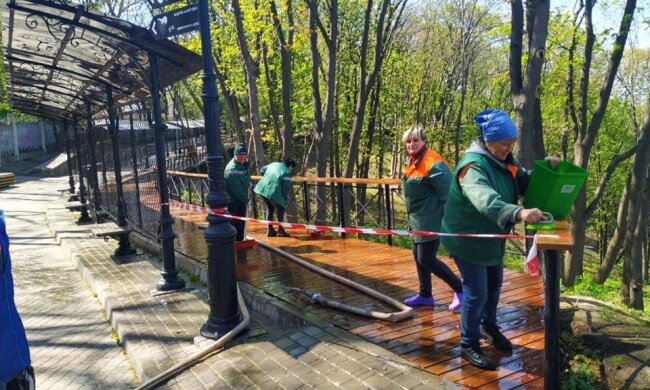 До блиску: як оновлюють Алею художників (фото)