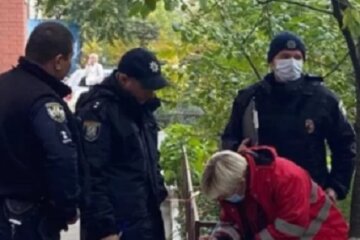 У Києві жінка зірвалася з 15 поверху