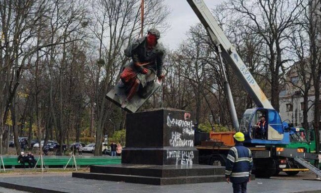 У Києві на Шулявці в рамках декомунізації прибрали пам'ятник російському поету Олександру Пушкіну, — МКІП