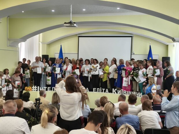 Освітяни Ірпеня отримали відзнаки на обласному рівні