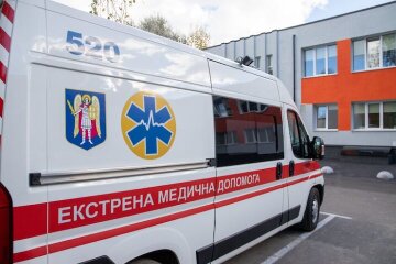 На київському Сирці отруїлася сім’я і медики, які приїхали на виклик