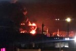 «Атака безпілотника». З’явились відео очевидців масштабної пожежі на аеродромі у Курську